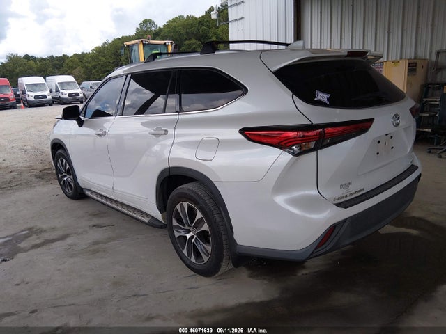 2022 TOYOTA HIGHLANDER XLE 3