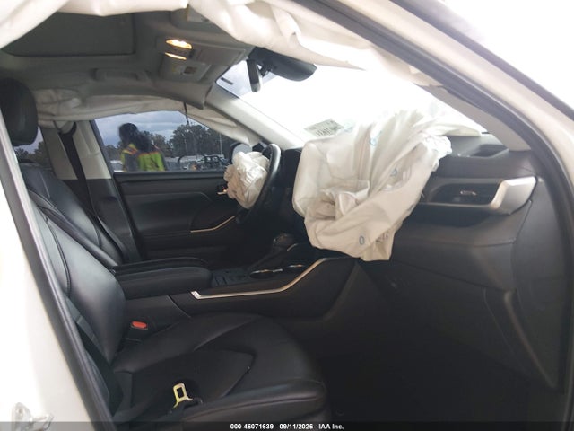 2022 TOYOTA HIGHLANDER XLE 5