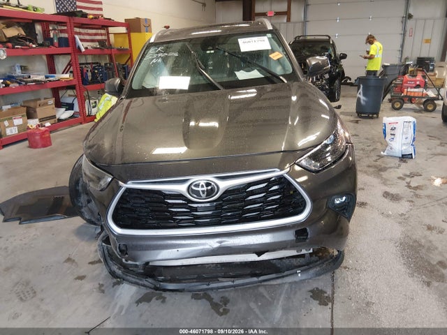 2022 TOYOTA HIGHLANDER XLE 11