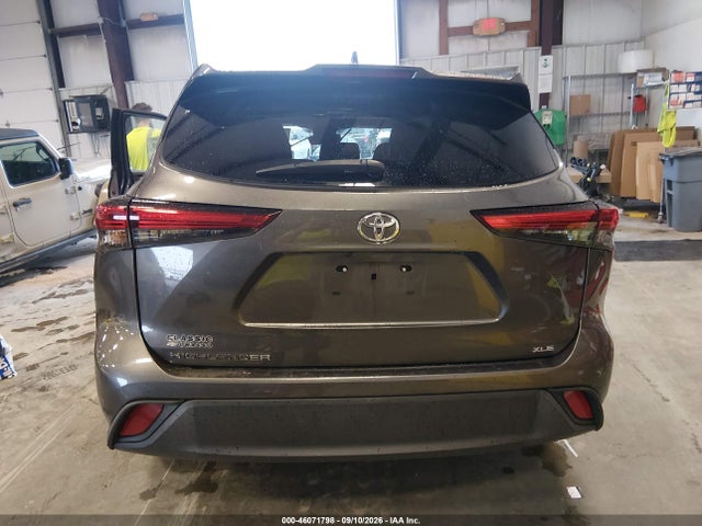 2022 TOYOTA HIGHLANDER XLE 15