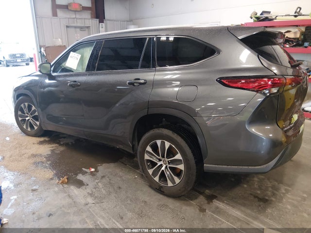 2022 TOYOTA HIGHLANDER XLE 3