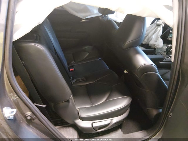 2022 TOYOTA HIGHLANDER XLE 8
