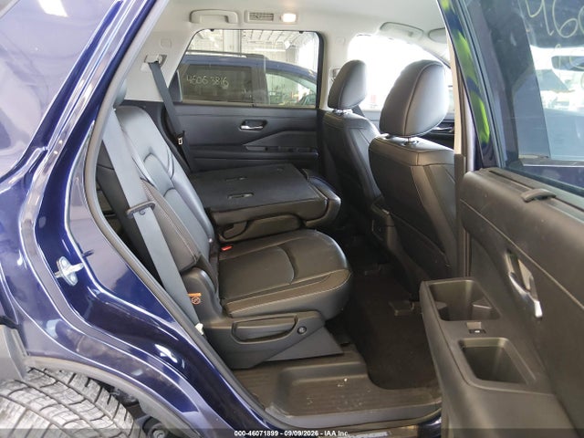 2023 NISSAN PATHFINDER SL FWD 8