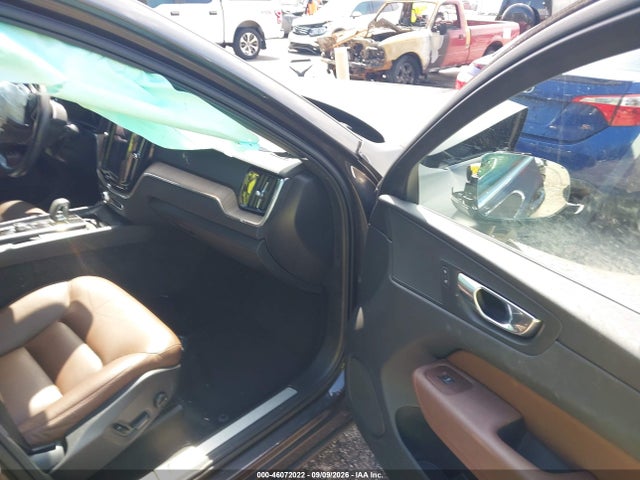2022 VOLVO XC60 B5 MOMENTUM 5