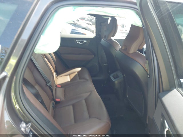 2022 VOLVO XC60 B5 MOMENTUM 8