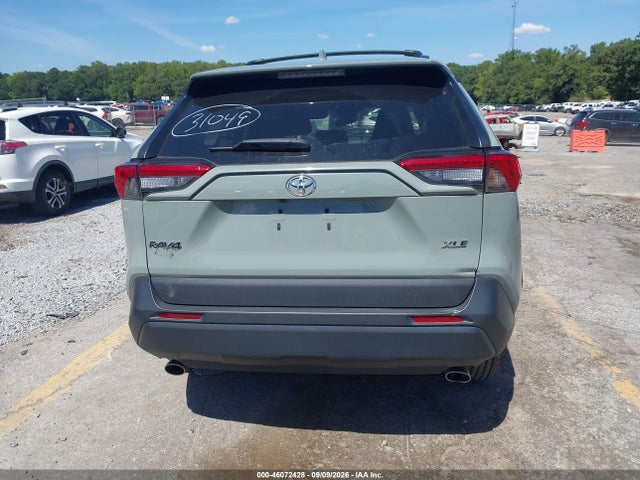 2021 TOYOTA RAV4 XLE 16