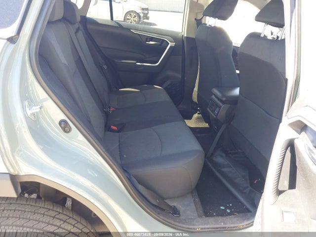 2021 TOYOTA RAV4 XLE 8