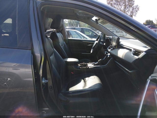 2020 TOYOTA RAV4 XLE 5