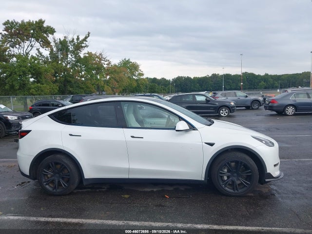 2022 TESLA MODEL Y LONG RANGE DUAL MOTOR ALL-WHEEL DRIVE 12
