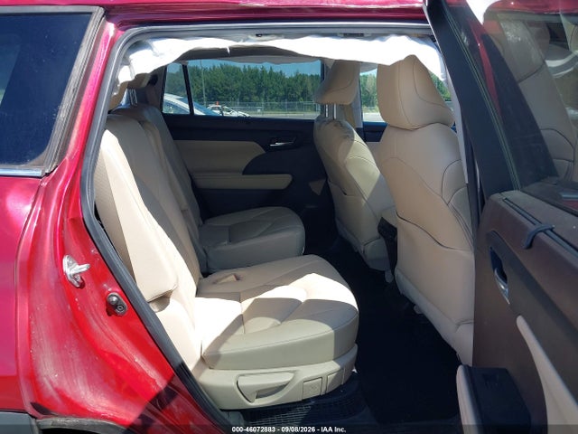 2022 TOYOTA HIGHLANDER HYBRID XLE 8