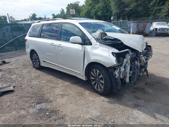 2018 TOYOTA SIENNA LIMITED PREMIUM 7 PASSENGER