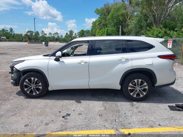 2021 TOYOTA HIGHLANDER XLE 15