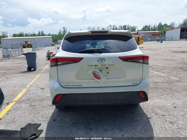 2021 TOYOTA HIGHLANDER XLE 17