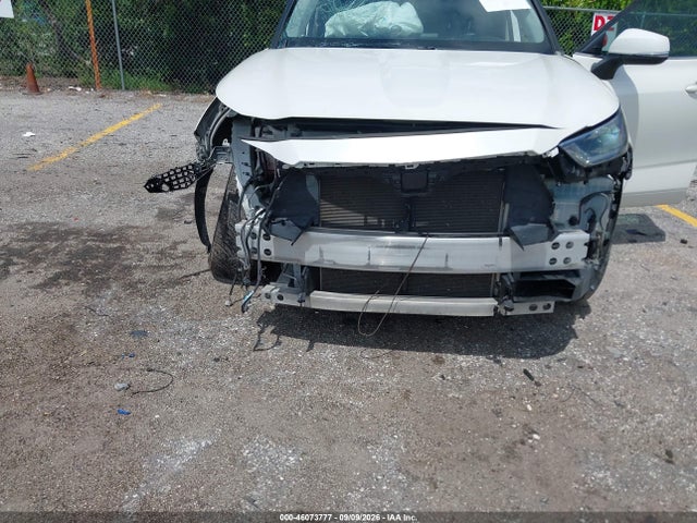 2021 TOYOTA HIGHLANDER XLE 12