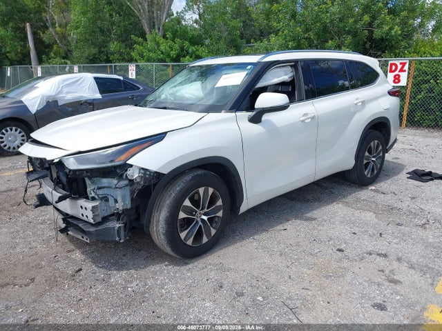 2021 TOYOTA HIGHLANDER XLE 2