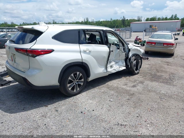 2021 TOYOTA HIGHLANDER XLE 4