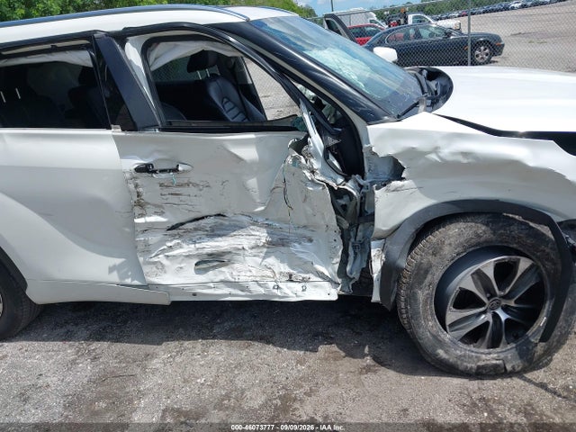 2021 TOYOTA HIGHLANDER XLE 6