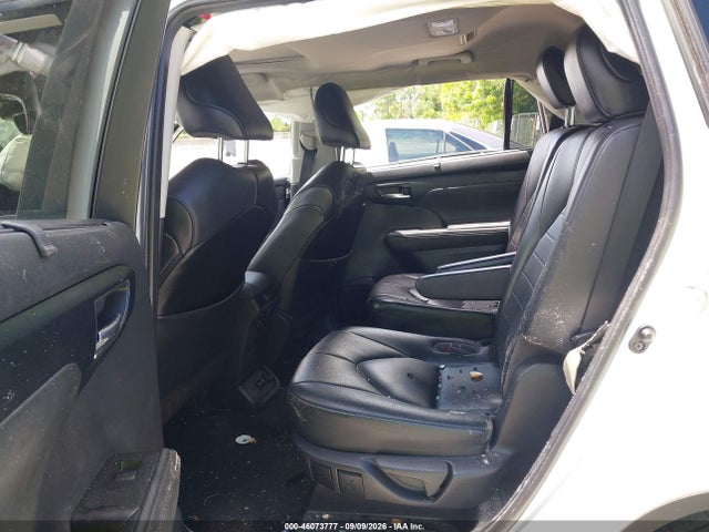 2021 TOYOTA HIGHLANDER XLE 8