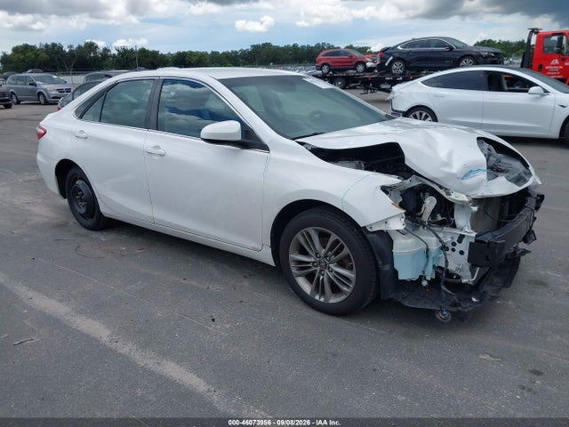 2016 Toyota Camry SE, фото 1 из 17