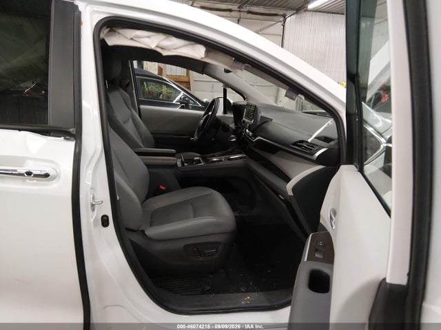 2023 TOYOTA SIENNA XLE 5