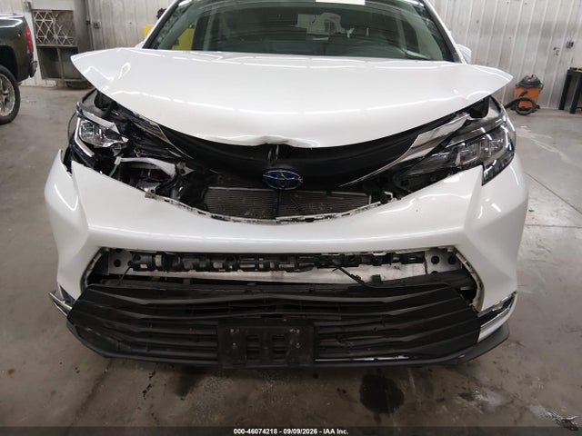 2023 TOYOTA SIENNA XLE 6