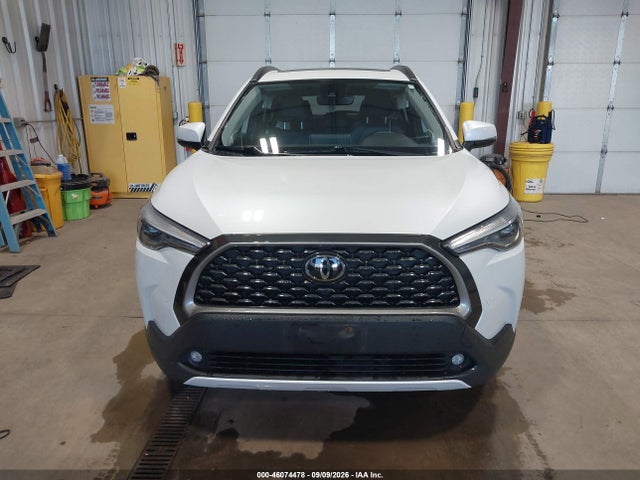 2022 TOYOTA COROLLA CROSS XLE 12