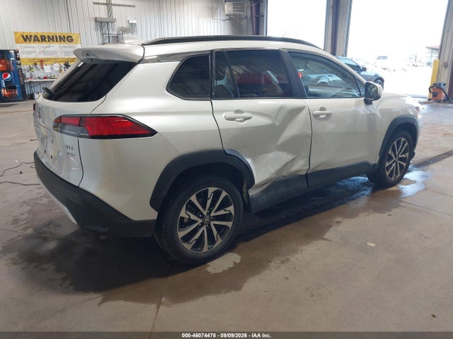 2022 TOYOTA COROLLA CROSS XLE 4