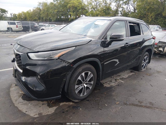2023 TOYOTA HIGHLANDER XLE 2