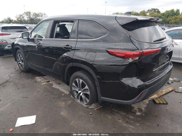 2023 TOYOTA HIGHLANDER XLE 3