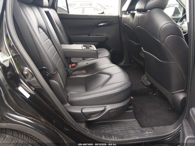 2023 TOYOTA HIGHLANDER XLE 8