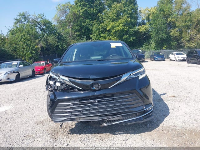 2022 TOYOTA SIENNA PLATINUM 13
