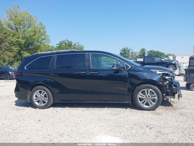 2022 TOYOTA SIENNA PLATINUM 14