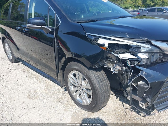 2022 TOYOTA SIENNA PLATINUM 18