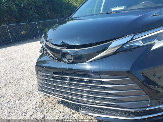 2022 TOYOTA SIENNA PLATINUM 19