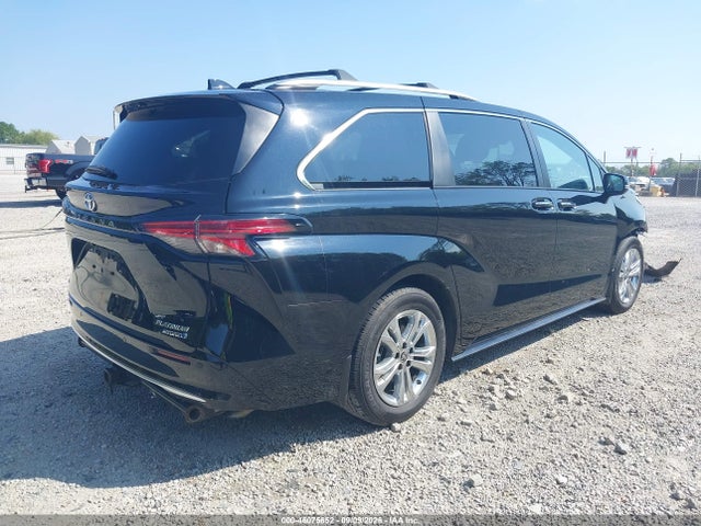 2022 TOYOTA SIENNA PLATINUM 4