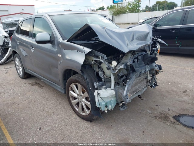 2015 MITSUBISHI OUTLANDER ES