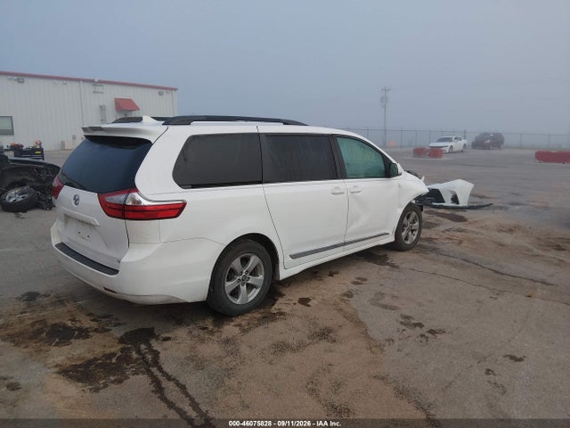 2018 TOYOTA SIENNA LE 8 PASSENGER 4