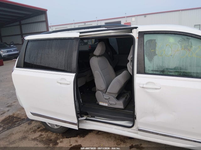 2018 TOYOTA SIENNA LE 8 PASSENGER 8