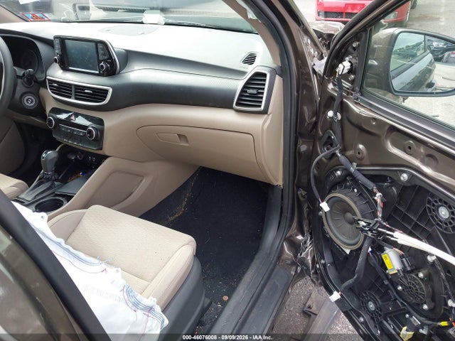 2020 HYUNDAI TUCSON SE 5