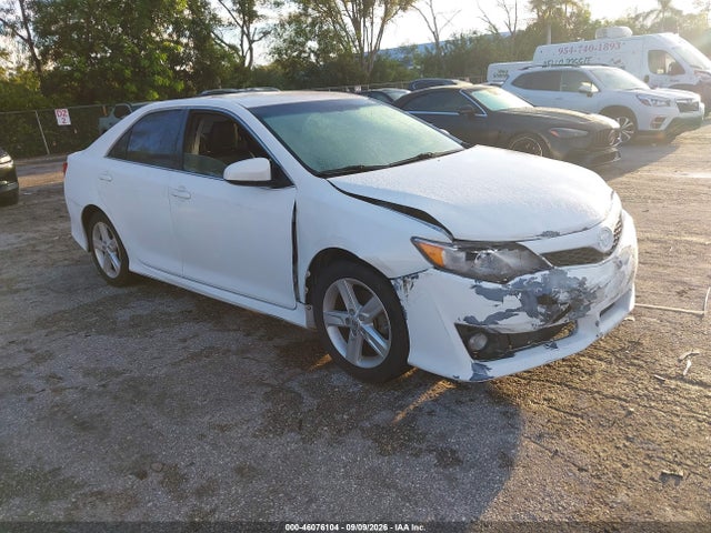 2014 TOYOTA CAMRY SE
