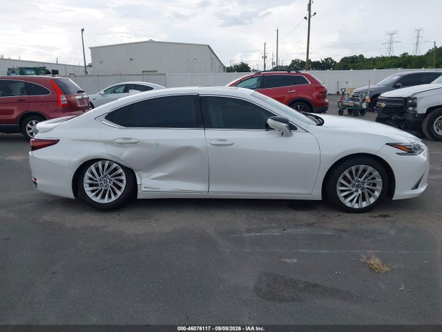 2022 LEXUS ES 300H ULTRA LUXURY 12