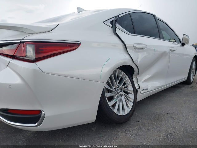 2022 LEXUS ES 300H ULTRA LUXURY 17