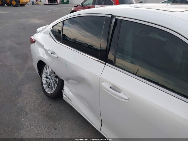 2022 LEXUS ES 300H ULTRA LUXURY 18