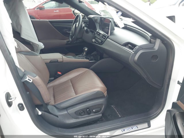 2022 LEXUS ES 300H ULTRA LUXURY 5