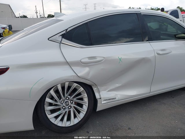 2022 LEXUS ES 300H ULTRA LUXURY 6