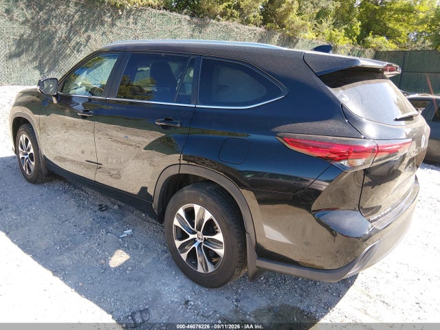 2023 TOYOTA HIGHLANDER XLE 3