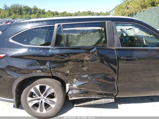 2023 TOYOTA HIGHLANDER XLE 8