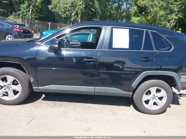 2019 TOYOTA RAV4 XLE 14