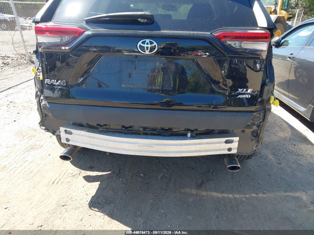 2019 TOYOTA RAV4 XLE 17