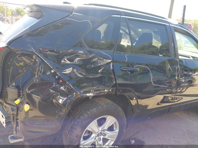 2019 TOYOTA RAV4 XLE 18